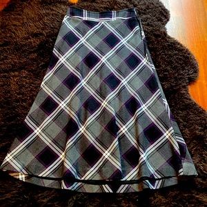 Vintage wool skirt beautifully patterned